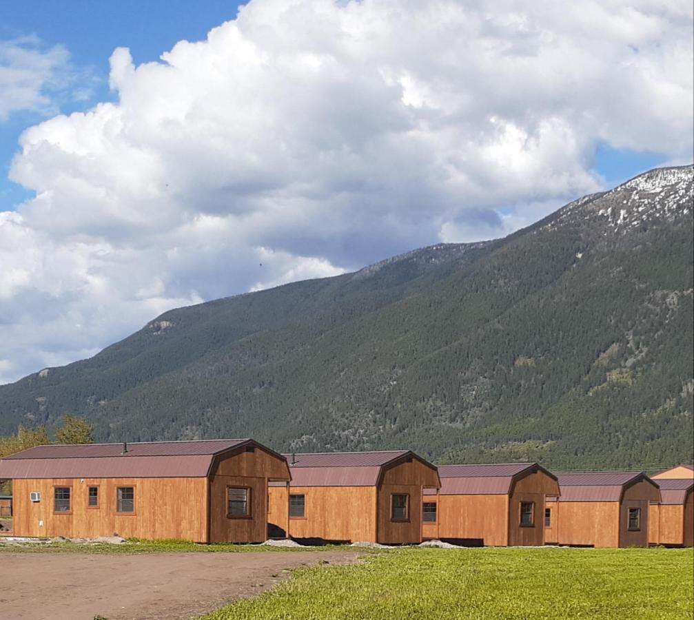 Motel Glacier Acres Guest Ranch